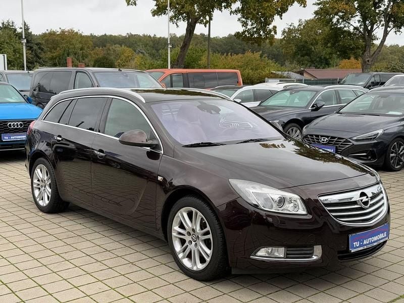 Mahagonibraun/darkmahagony Gebraucht 2011 Opel Insignia Innovation Kombi | 3.650 € (Superpreis) - Bild 1/4
