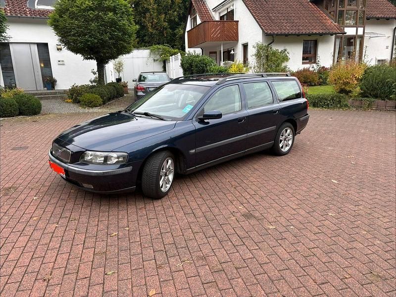Blau Gebraucht 2003 Volvo V70 Comfort Kombi | 3.200 € (Fairer Preis) - Bild 1/4