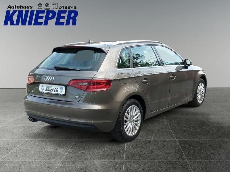 Gebraucht Audi A3 Ambiente 150 PS (110 kW) 2015 Grau Limousine