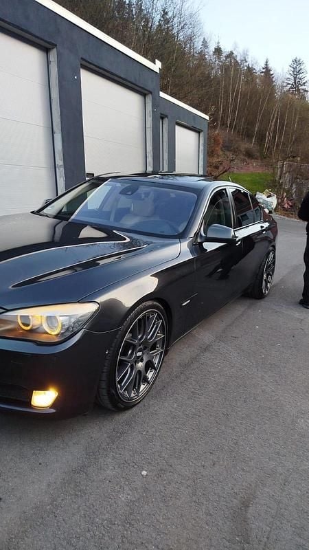 Gebraucht BMW 740 326 PS (239 kW) 2010 Grau Limousine