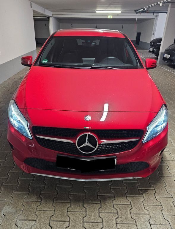 Rot Gebraucht 2016 Mercedes A180 Edition Limousine | 15.300 € (Fairer Preis) - Bild 1/4