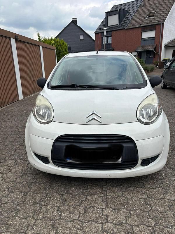 Weiß Gebraucht 2009 Citroën C1 Kleinwagen | 1.590 € (Fairer Preis) - Bild 1/4