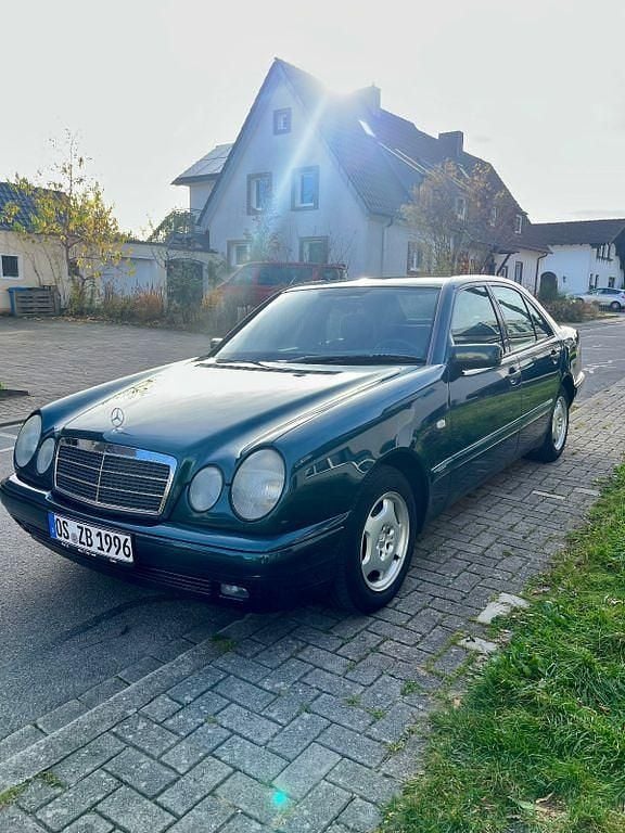 Gebraucht 1996 Mercedes E200 Classic Limousine | 4.200 € (Fairer Preis) - Bild 1/4