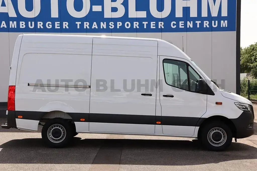 Gebraucht Mercedes Sprinter 170 PS (125 kW) 2024 Arktikweiß Van
