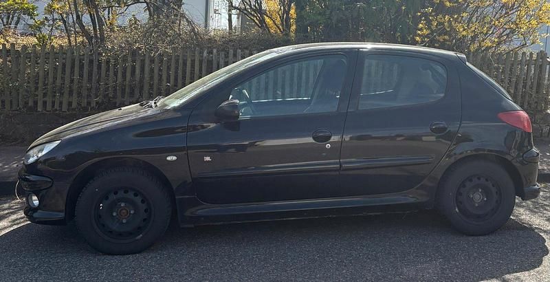Gebraucht Peugeot 206 75 PS (55 kW) 2008 Schwarz Kleinwagen