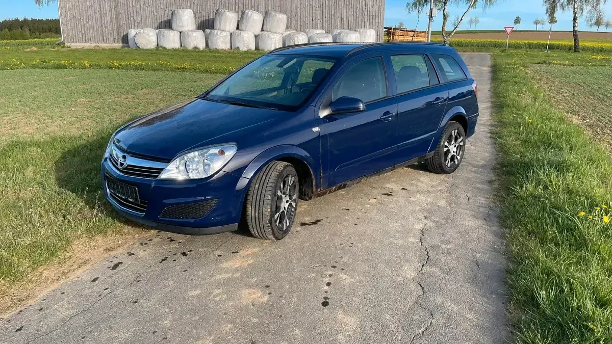 Gebraucht Opel Astra 115 PS (84 kW) 2008 Blau Kombi