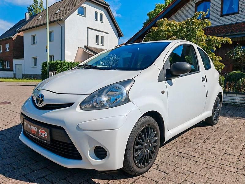 Weiß Gebraucht 2014 Toyota Aygo Basis Kleinwagen | 3.499 € (Guter Preis) - Bild 1/4