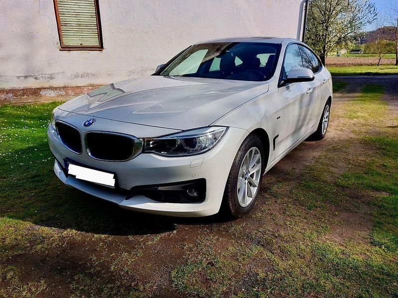Weiß Gebraucht 2014 BMW 320 Gran Turismo Sport Line Limousine | 11.500 € (Superpreis) - Bild 1/4