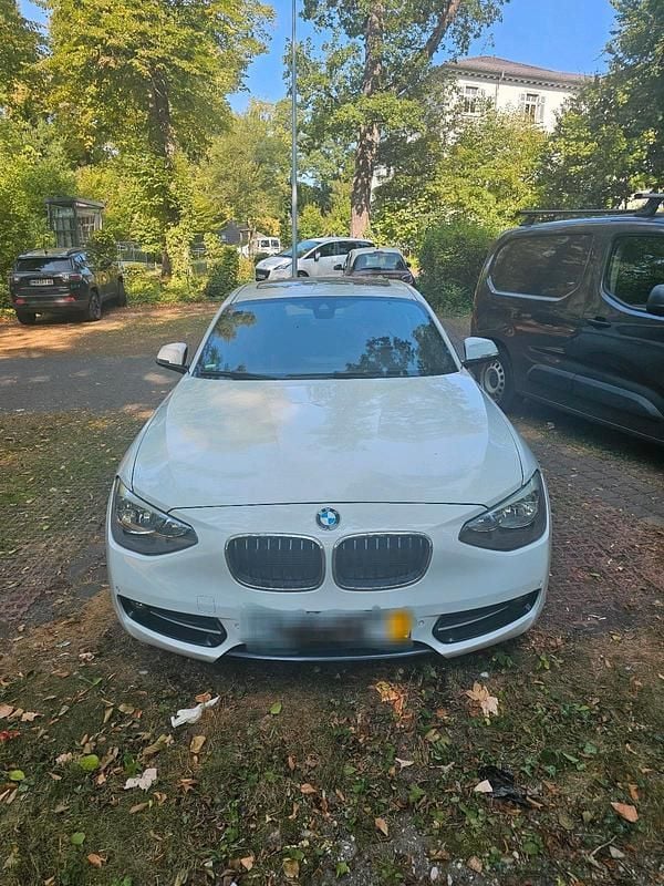 Weiß Gebraucht 2012 BMW 116 Sport Line Kleinwagen | 5.500 € (Guter Preis) - Bild 1/4