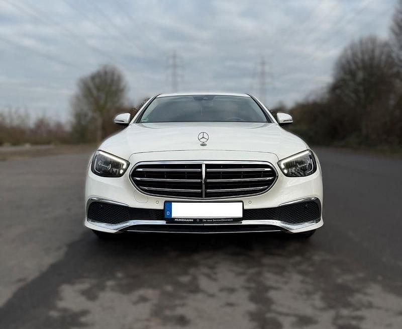 Weiß Gebraucht 2021 Mercedes E200 Exclusive Limousine | 33.900 € (Fairer Preis) - Bild 1/4