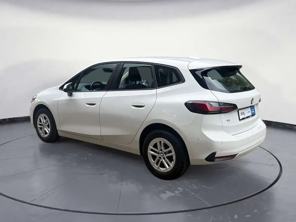 Gebraucht BMW 218 150 PS (110 kW) 2023 Alpinweiß Van / Kleinbus