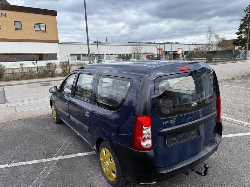 Gebraucht Dacia Logan MCV Basis 84 PS (61 kW) 2011 Blau Kombi