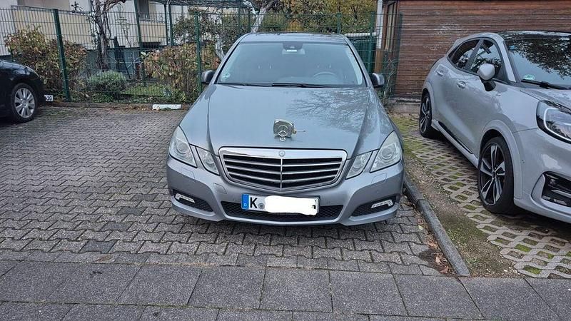 Gebraucht Mercedes E250 Avantgarde 204 PS (150 kW) 2009 Grau Limousine