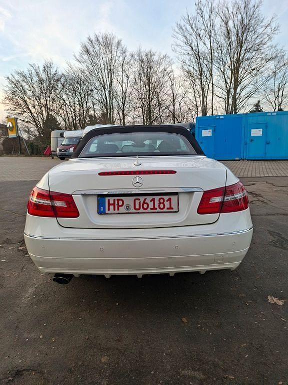Gebraucht Mercedes E200 184 PS (135 kW) 2011 Weiß Cabrio
