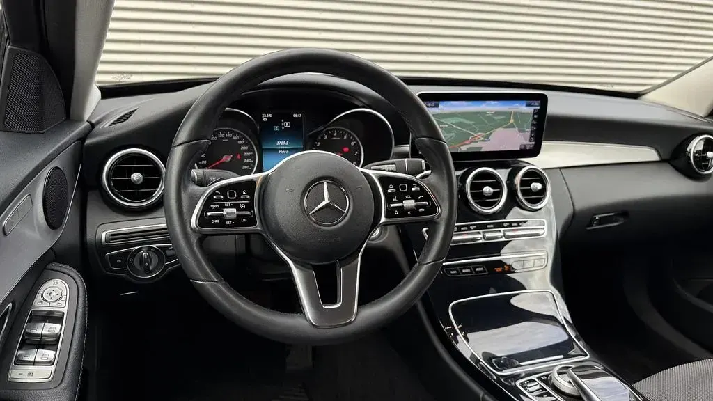 Gebraucht Mercedes C180 Business 156 PS (114 kW) 2018 Schwarz Limousine