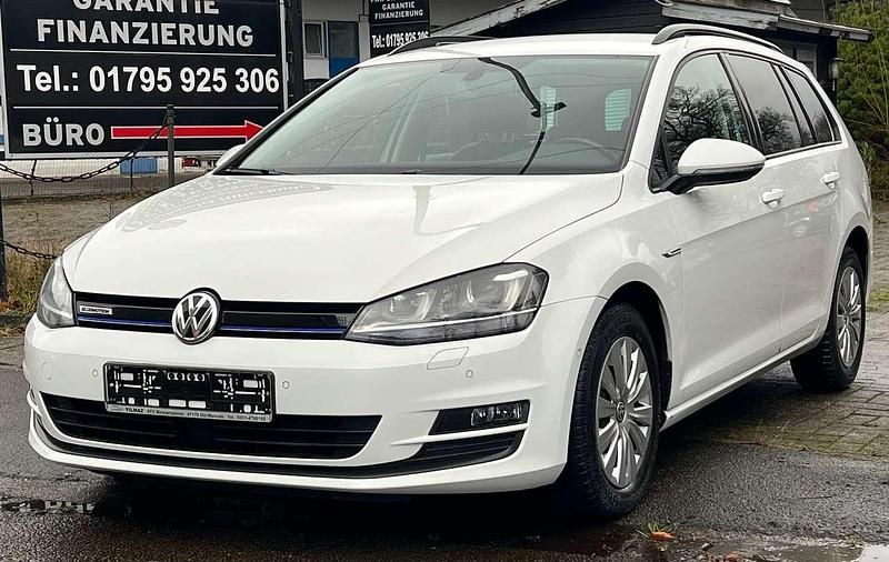 Pure white Gebraucht 2014 VW Golf VII Comfortline Kombi | 8.900 € (Fairer Preis) - Bild 1/4
