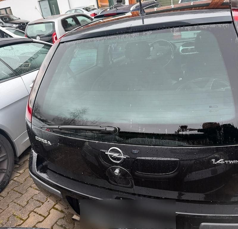 Second-hand Opel Corsa 90 CP (66 kW) 2004 Negru Hatchback