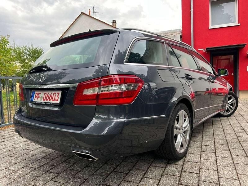 Gebraucht Mercedes E350 265 PS (194 kW) 2012 Grau Kombi
