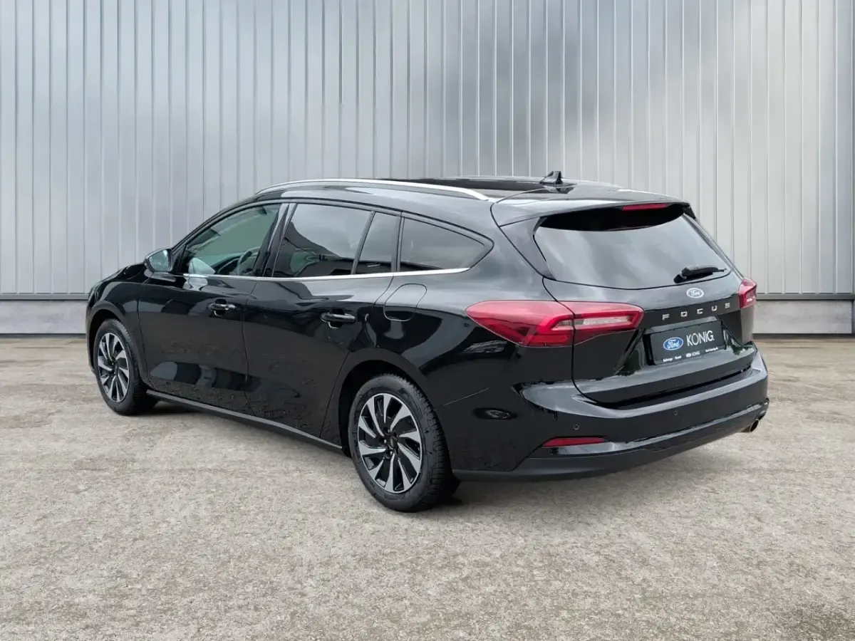 Gebraucht Ford Focus Titanium 125 PS (91 kW) 2024 Schwarz Kombi