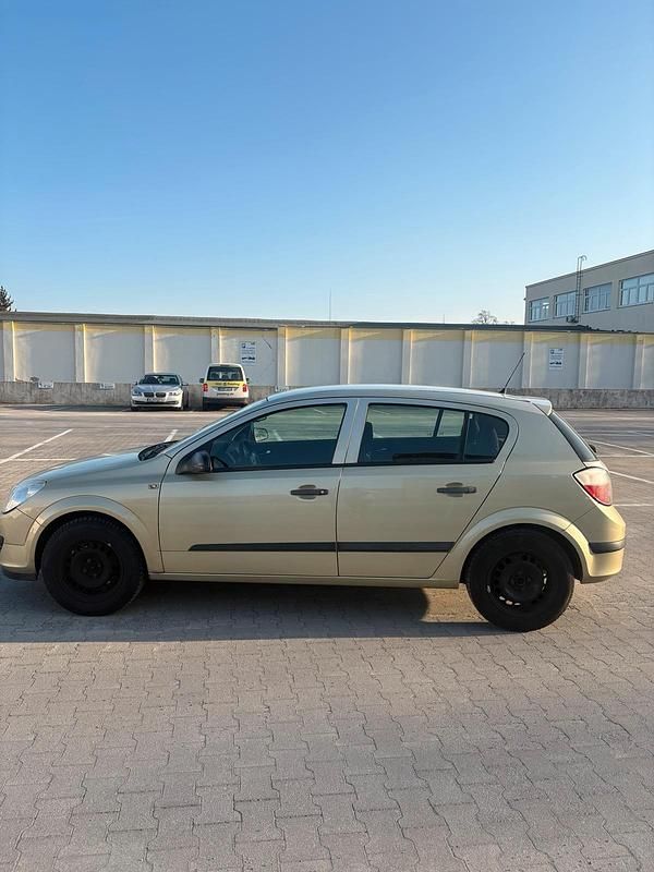 Gebraucht Opel Astra 90 PS (66 kW) 2004 Gold Kleinwagen