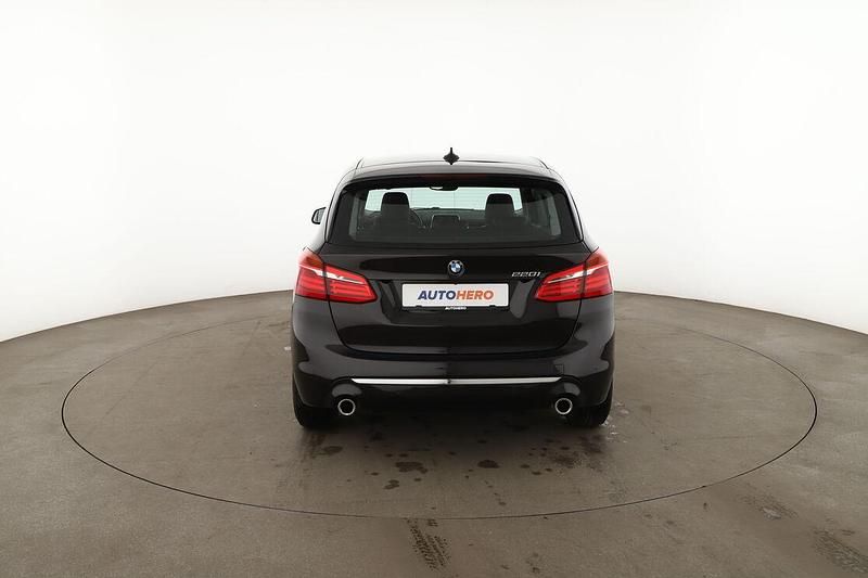 Gebraucht BMW 220 Active Tourer Luxury Line 192 PS (141 kW) 2020 Braun Van / Kleinbus