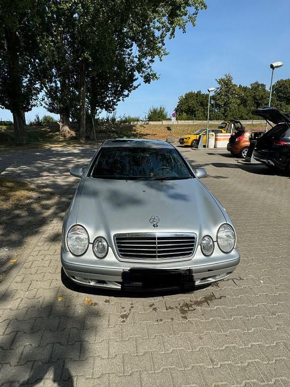 Silber Gebraucht 1997 Mercedes CLK200 Coupé | 12.800 € - Bild 1/4