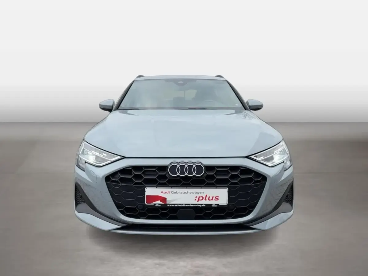 Gebraucht Audi A3 Ambiente 116 PS (85 kW) 2025 Pfeilgrau perleffekt Limousine