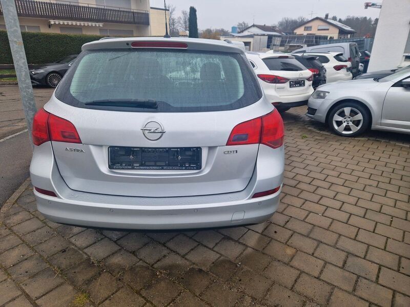 Gebraucht Opel Astra Edition 110 PS (80 kW) 2012 Silber Kombi
