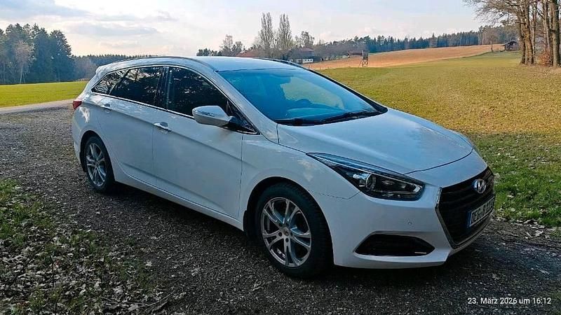 Gebraucht Hyundai i40 Style 141 PS (103 kW) 2015 Weiß Kombi