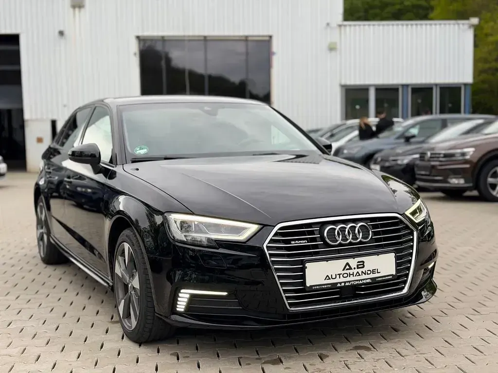 Gebraucht Audi e-tron Sport 150 PS (110 kW) 2020 Schwarz SUV