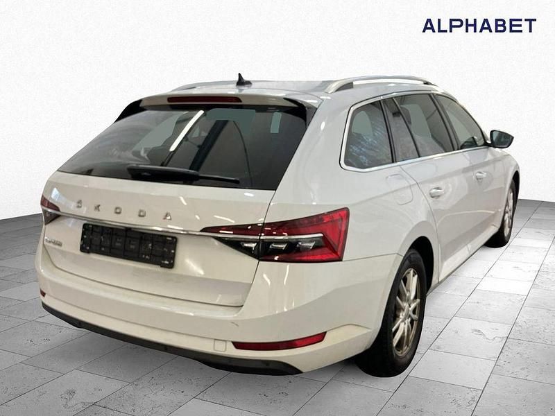 Gebraucht Skoda Superb Style 150 PS (110 kW) 2022 Moon weiss perleffekt Kombi