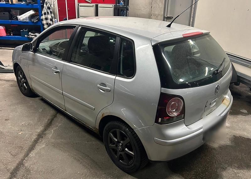 Gebraucht VW Polo 75 PS (55 kW) 2005 Silber Kleinwagen