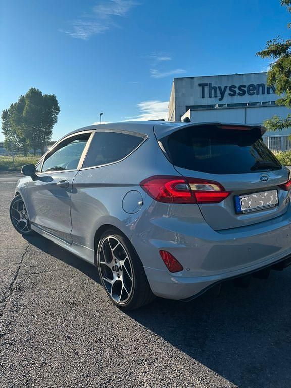 Grau Gebraucht 2019 Ford Fiesta ST Kleinwagen | 13.400 € (Guter Preis) - Bild 1/4