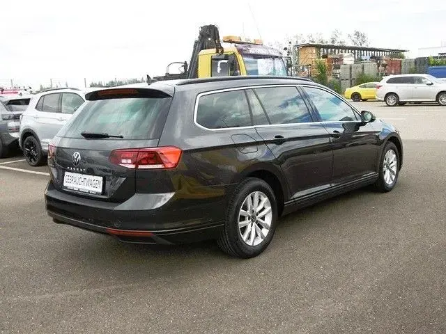 Gebraucht VW Passat Business 150 PS (110 kW) 2023 Mangangrau Kombi