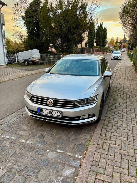 Silber Gebraucht 2016 VW Passat Comfortline Kombi | 12.500 € (Guter Preis) - Bild 1/4