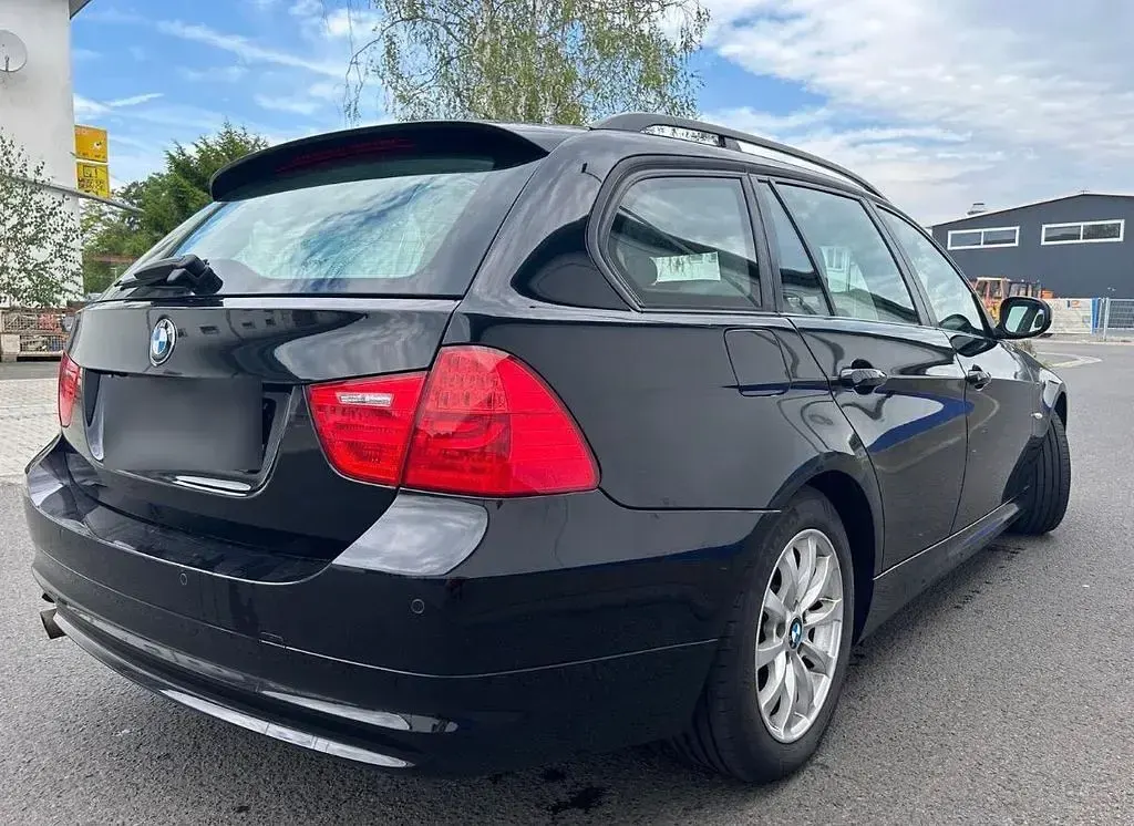 Używany BMW 318 143 KM (105 kW) 2009 Czarny Kombi