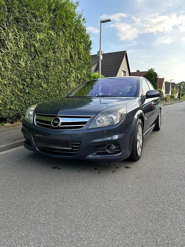 Grau Gebraucht 2008 Opel Vectra GTS Limousine | 3.300 € - Bild 1/4