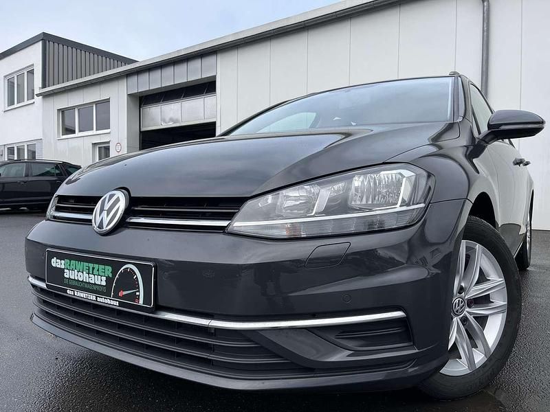 Uranograu Gebraucht 2020 VW Golf VII Comfortline Kombi | 23.140 € (Etwas zu teuer) - Bild 1/4
