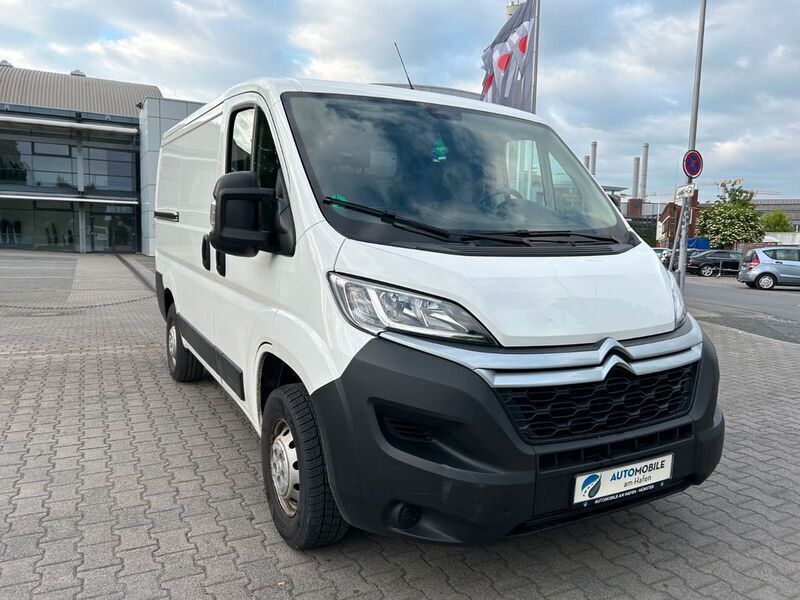 Weiß Gebraucht 2018 Citroën Jumper Profi Van / Kleinbus | 9.990 € (Teuer) - Bild 1/4