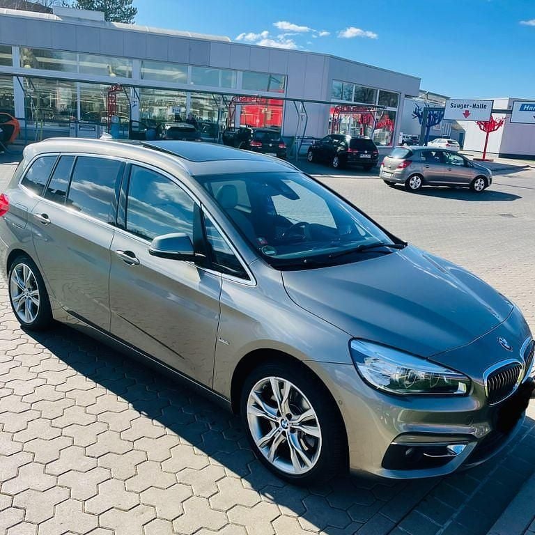 Grau Gebraucht 2016 BMW 220 Gran Tourer Luxury Line Van / Kleinbus | 21.100 € (Teuer) - Bild 1/4