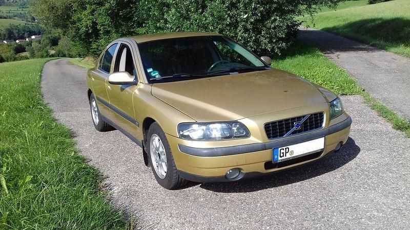 Gold Gebraucht 2002 Volvo S60 Limousine | 3.100 € - Bild 1/4
