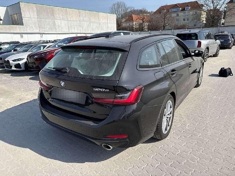 Gebraucht BMW 320e 204 PS (150 kW) 2022 Schwarz ii Kombi