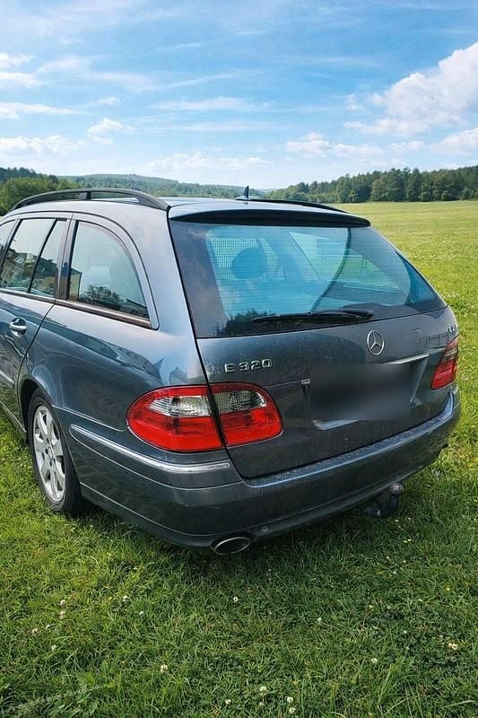 Gebraucht Mercedes E320 224 PS (164 kW) 2008 Blau Kombi