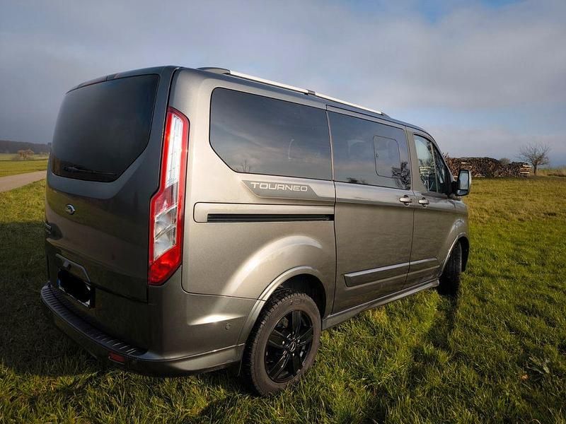 Gebraucht Ford Tourneo Titanium 185 PS (136 kW) 2021 Grau Van / Kleinbus