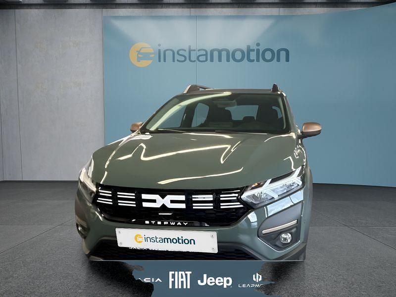 Grau Neu 2025 Dacia Sandero Stepway Kleinwagen | 20.499 € (Etwas zu teuer) - Bild 1/4