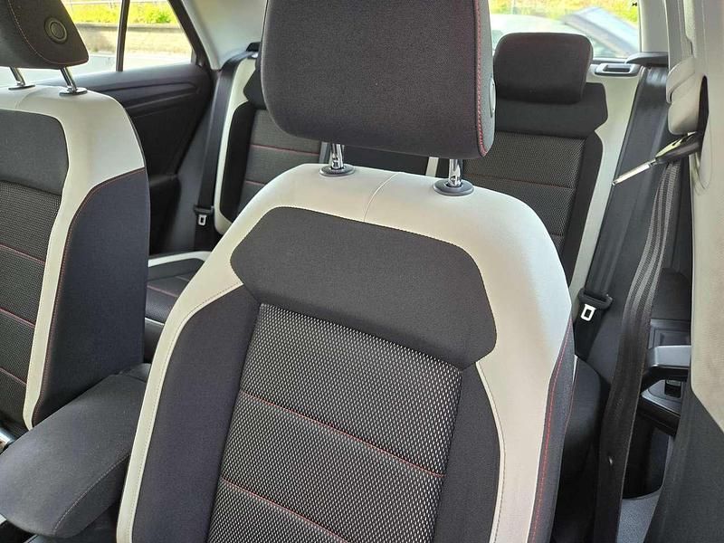 Grau Gebraucht 2018 VW T-Roc Style SUV | 15.500 € (Fairer Preis) - Bild 1/4