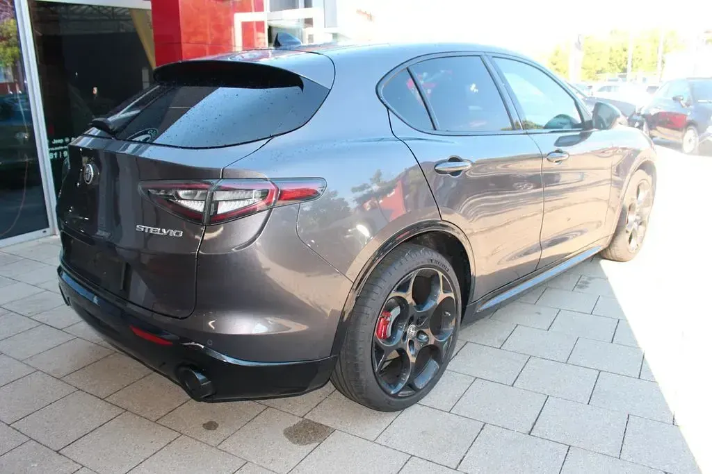 Gebraucht Alfa Romeo Stelvio Premium 209 PS (153 kW) 2023 Grau SUV