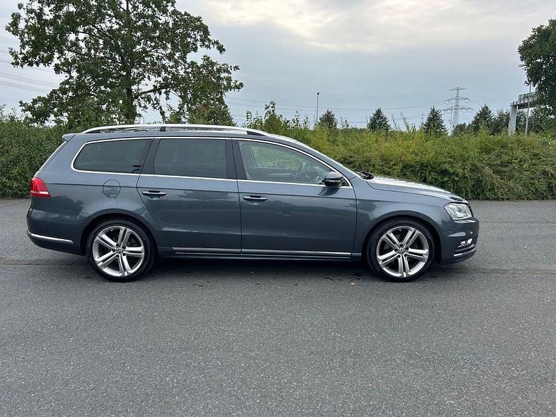 Grau Gebraucht 2013 VW Passat R-line Kombi | 13.990 € (Teuer) - Bild 1/4
