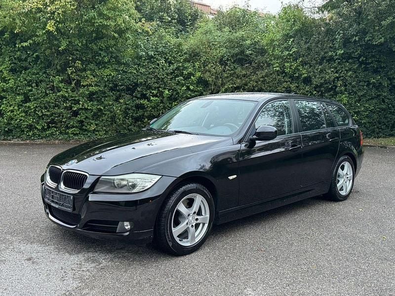 Schwarz Gebraucht 2012 BMW 318 Sport Line Kombi | 7.990 € (Guter Preis) - Bild 1/4