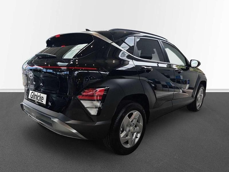 Gebraucht Hyundai Kona Trend 120 PS (88 kW) 2023 Schwarz SUV